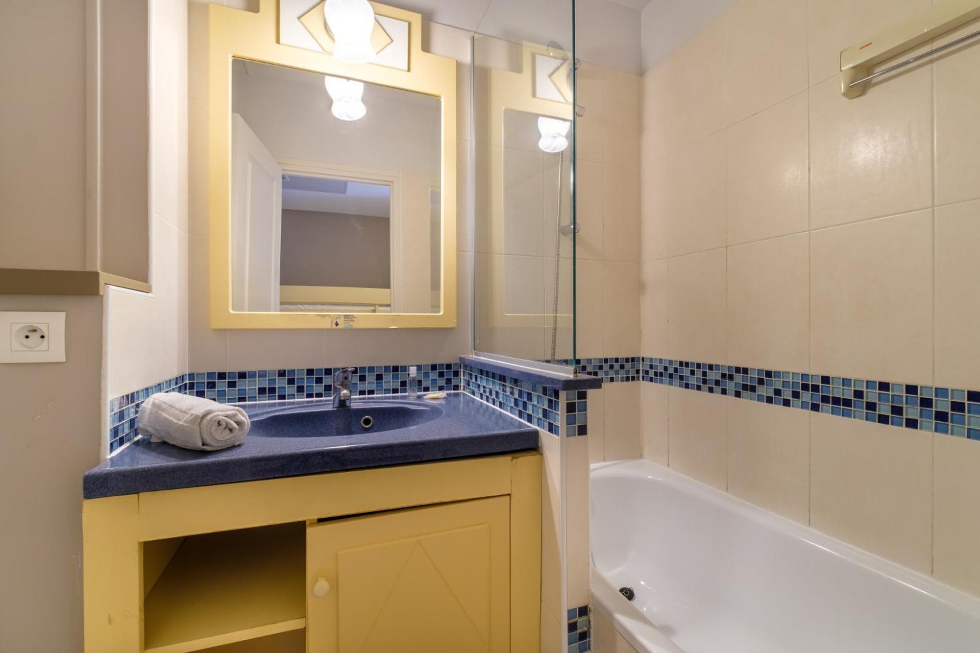 Residence Heliotel Marine Saint-Laurent-du-Var Zewnętrze zdjęcie